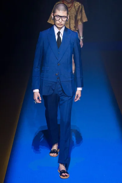 Look 44